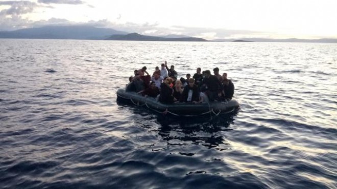 İzmir de 5 göçmen kaçakçısı ile 127 kaçak göçmen yakalandı