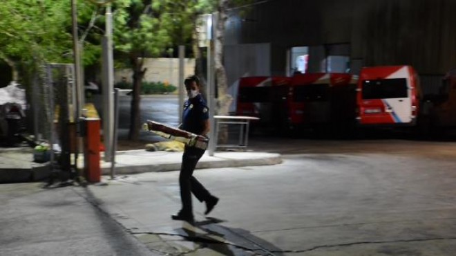 İzmir de akıl almaz olay: Kargo paketindeki tüfek ateş aldı!
