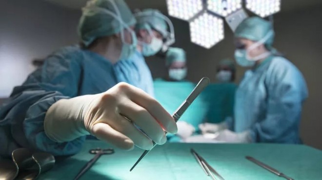 İzmir’de ameliyathaneler S.O.S. veriyor: Hasta parasıyla ameliyat malzemesi!