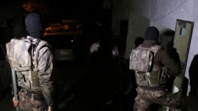 İzmir de asker ve polislere FETÖ operasyonu: 21 gözaltı!