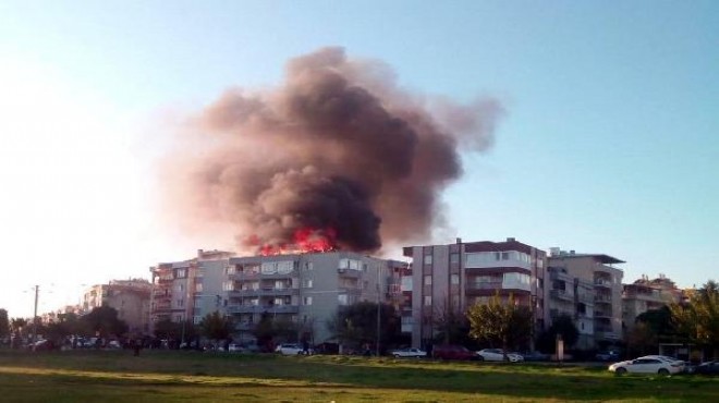 İzmir de beş katlı binanın çatısı yandı