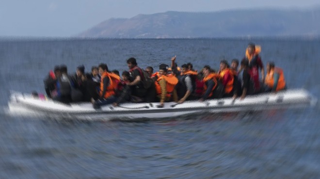 İzmir de can pazarı: 54 göçmen yakalandı