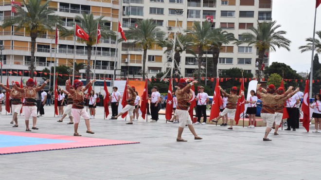 İzmir de coşkulu 19 Mayıs töreni