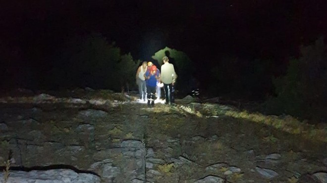 İzmir de dağda mahsur kalan 3 kişiyi AFAD kurtardı