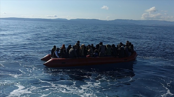 İzmir de denizde can pazarı... 62 düzensiz göçmen kurtarıldı