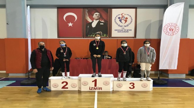 İzmir de düzenlenen eskrim turnuvası bitti
