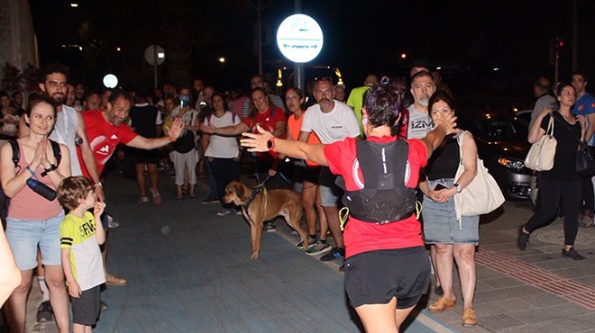 İzmir de  en kısa gece  koşusu düzenlendi