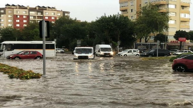 İzmir de etkili sağanak yağış!