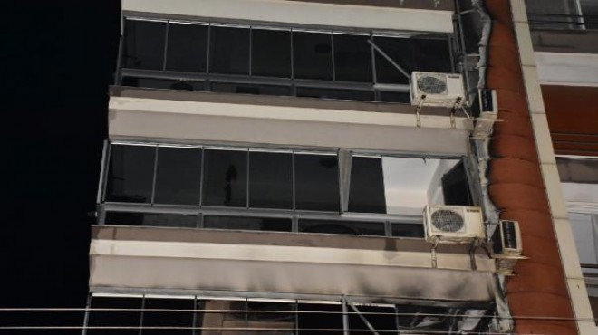 İzmir de ev yangını: Belediye başkanı ve ailesi hastanelik!