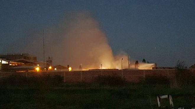 İzmir de fabrika yangını: Kağıt deposu alev aldı!