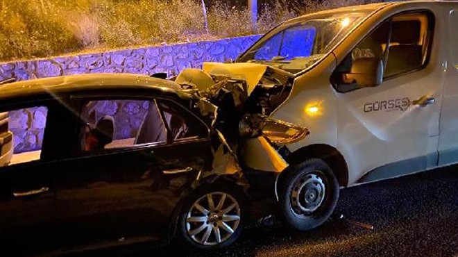 İzmir de feci kaza: 1 koyun, 2 araç, 9 yaralı!