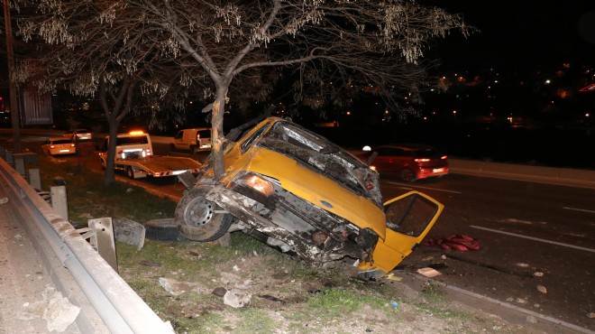 İzmir de feci kaza: Alkollü sürücü refüje daldı!