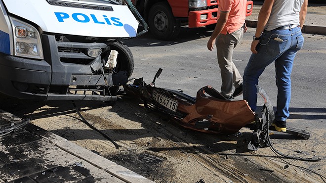 İzmir de feci kaza: 2 si polis, 3 yaralı!