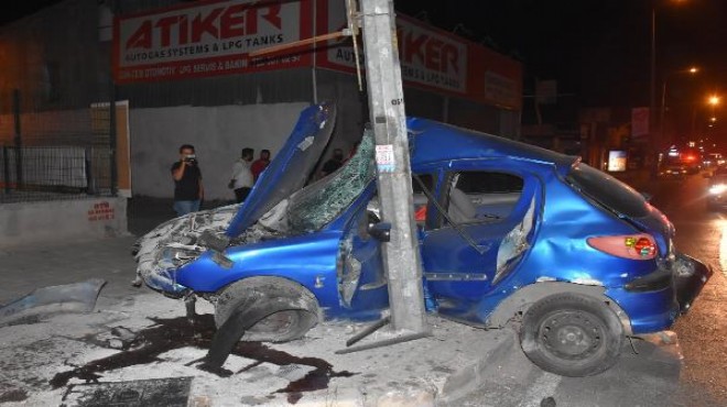 İzmir de feci kaza: Sürücü ağır yaralı!
