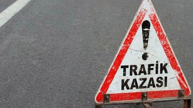 İzmir de feci kaza: Traktör virajı alamayınca...