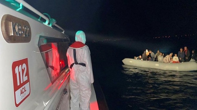 İzmir de geri itilen 26 düzensiz göçmen kurtarıldı