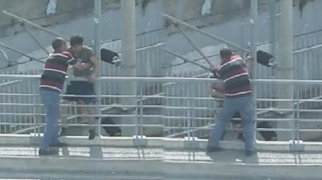 İzmir de hayata tutunuş: Köprüden atlayacaktı, kolundan yakaladı