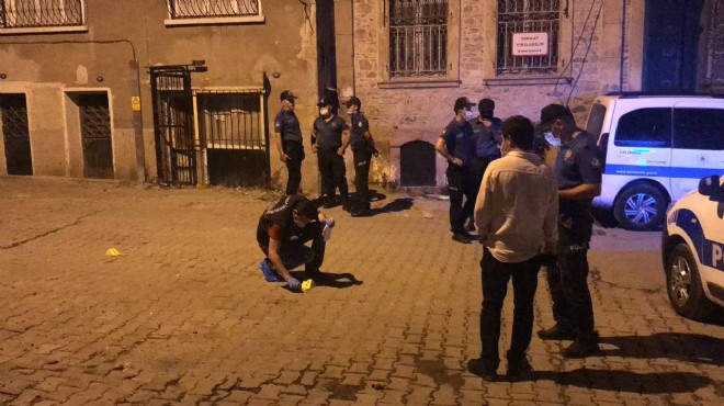 İzmir de iki grup arasında bıçaklı kavga: 2 yaralı