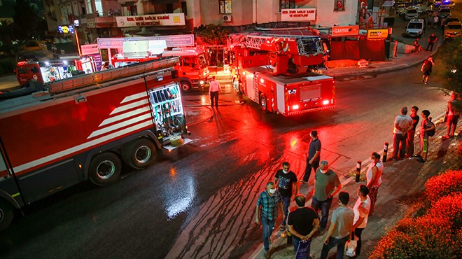İzmir de iş yeri yangını: Bina boşaltıldı!