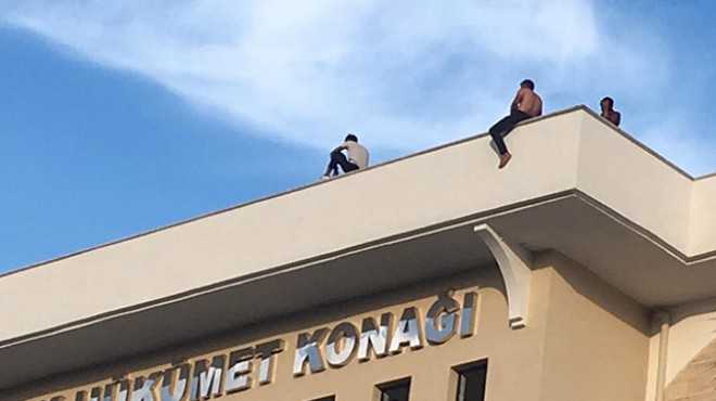 İzmir de işçilerden toplu intihar girişimi!