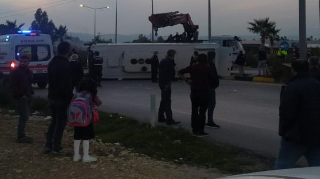 İzmir de işçileri taşıyan araçlar çarpıştı: 5 i ağır 45 yaralı!