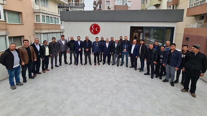 İzmir de İYİ Parti ve CHP den istifa... MHP ye katılım!