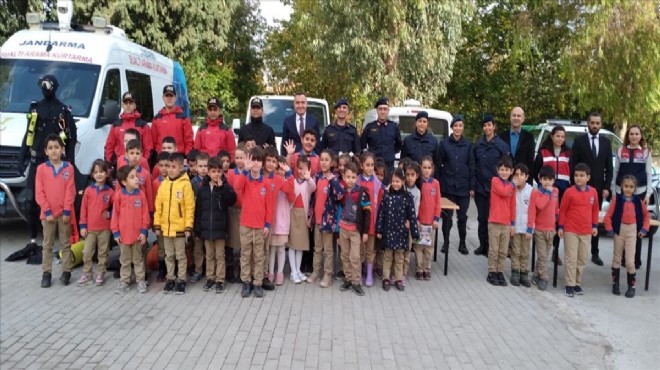 İzmir de jandarma ekipleri çocuklarla buluştu