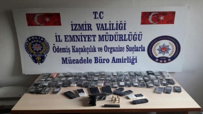 İzmir de kaçak cep telefonu operasyonu