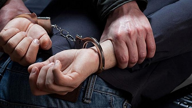 İzmir de kaçakçılık operasyonlarında 13 kişi yakalandı