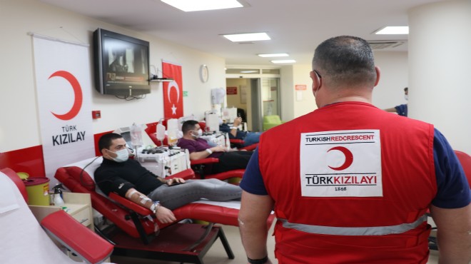 İzmir de kan bağışları yasaklarda da devam etti