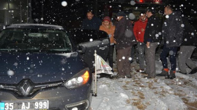 İzmir de kara kış: Hasta çocuğu makam arabasıyla kurtardı
