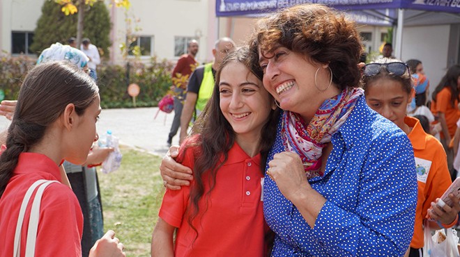 İzmir’de kız çocuklarına coşkulu kutlama