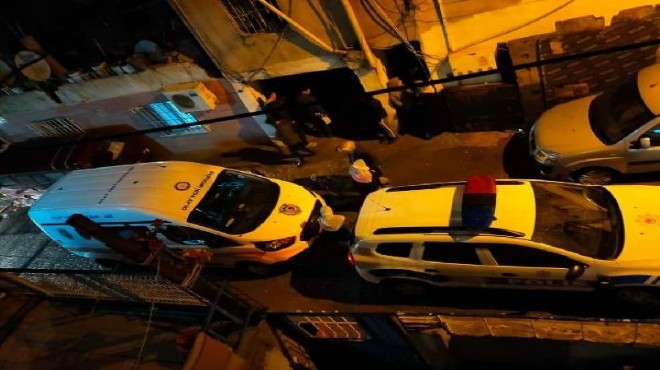 İzmir de korkunç cinayet... Elleri kelepçeliyken asılı bulundu!