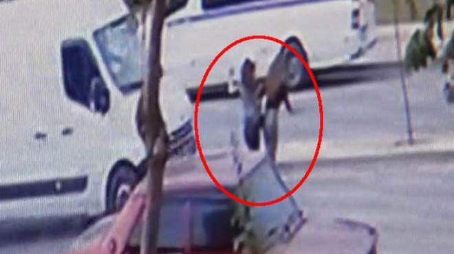 İzmir de korkunç kaza: 2 genç kızı 50 metre sürükledi!