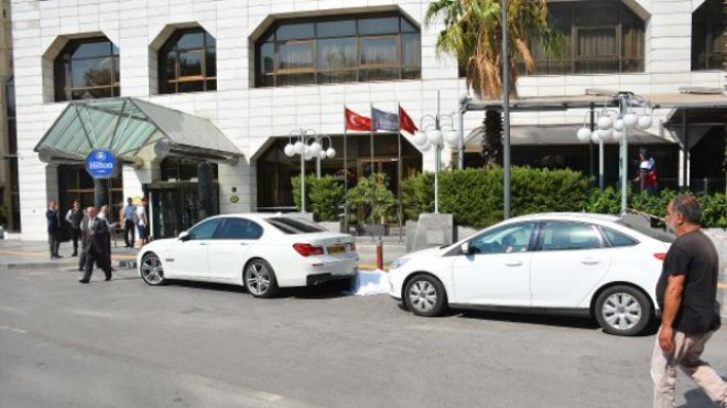 İzmir’deki otelde dehşet: 22.kattan ölüme atladı!