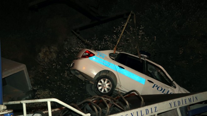 İzmir de feci kaza: 2 polis, 1 gazeteci şarampole uçtu!