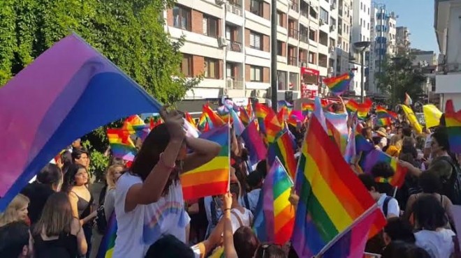 İzmir de LGBTİ yürüyüşüne yasak!