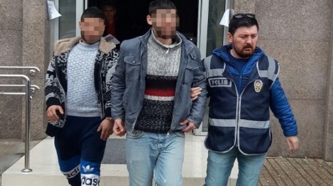 İzmir de okulun demir kapısını çalan 2 kişi tutuklandı