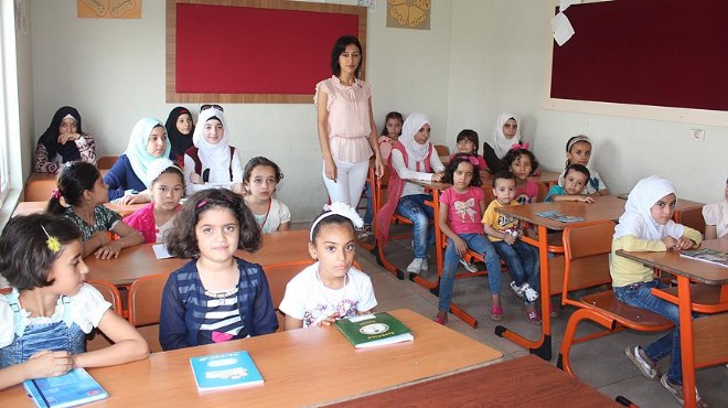 İzmir de okuyan Suriyeli öğrenci sayısı belli oldu