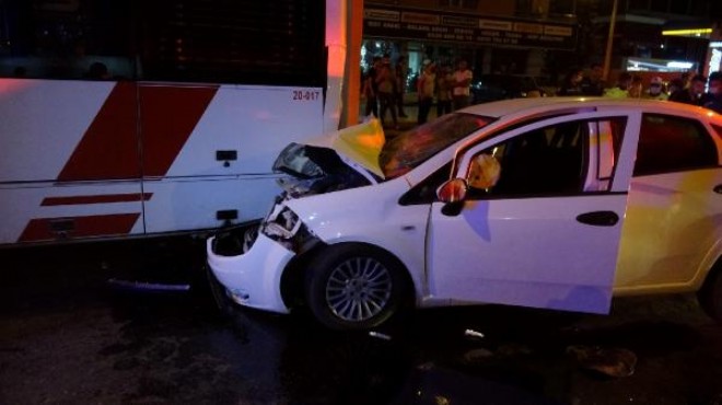 İzmir de feci kaza... Otobüse ok gibi saplandı!