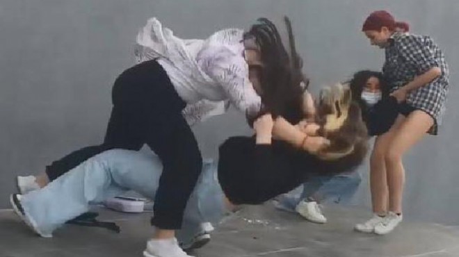 İzmir de pes dedirten olay! Fenomen olmak için kendilerinden küçük kızları dövdüler