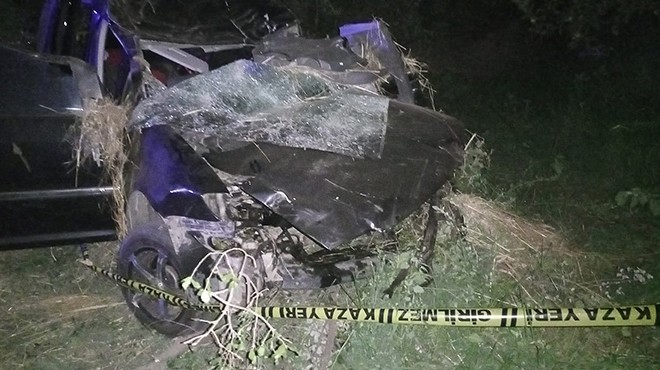 İzmir de şarampole devrilen araçta 2 kişi öldü!