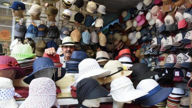 İzmir de sıcaklar arttı, şapka satışı patladı!