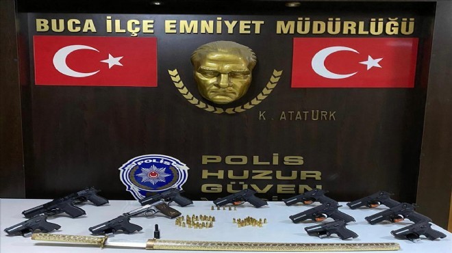 İzmir de silah ticareti operasyonu: Evden cephanelik çıktı!