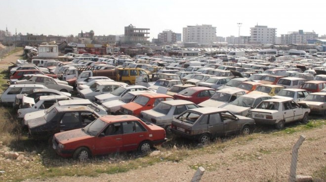 İzmir de şok olay: 100 den fazla araç buhar oldu!
