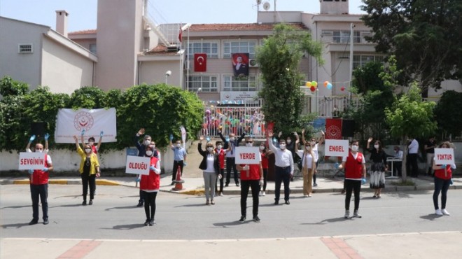 İzmir de sosyal mesafeli Engelliler Haftası kutlaması