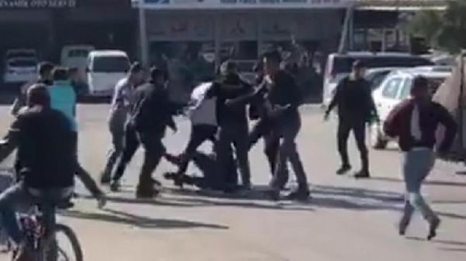 İzmir de tekme-tokat kavga! Kimse ayıramadı