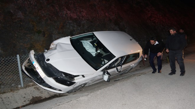 İzmir de trafik kazası: 3 yaralı