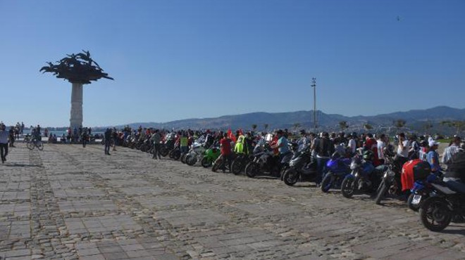 İzmir de yüzlerce motosikletle 19 Mayıs korteji