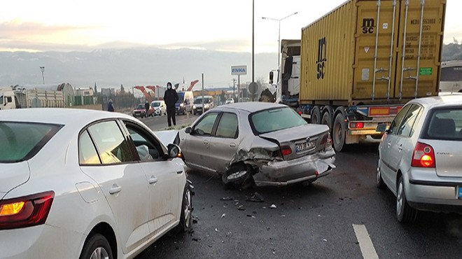 İzmir de zincirleme kaza: 7 araç birbirine girdi!
